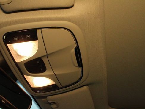 Used 2019 Jeep Cherokee Limited w/ Luxury Group image 29