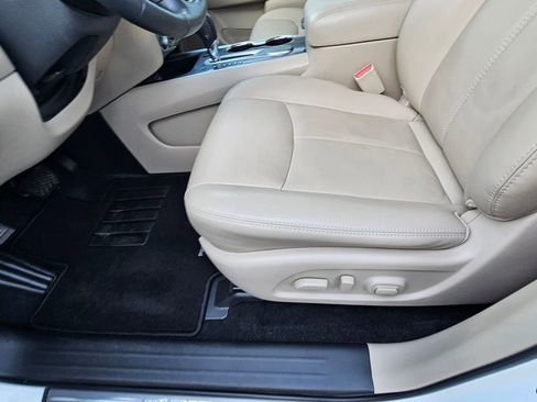 Used 2020 Nissan Pathfinder SL image 17