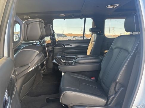 Used 2022 Jeep Grand Wagoneer Series II image 13