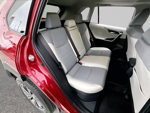Certified 2023 Toyota RAV4 XLE Premium AWD/4WD image 28