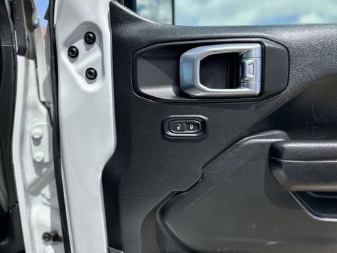 Used 2023 Jeep Wrangler Unlimited image 36