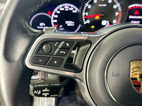 Used 2022 Porsche Cayenne AWD/4WD image 18