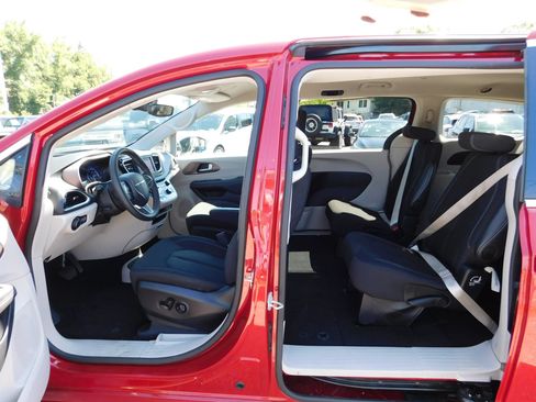 Used 2024 Chrysler Voyager LX FWD image 13