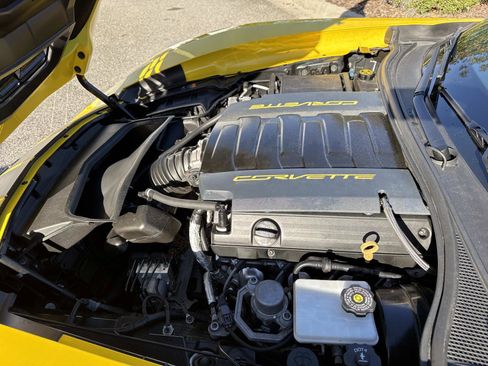 Used 2019 Chevrolet Corvette Stingray Coupe w/ Carbon Flash Badge Package image 11