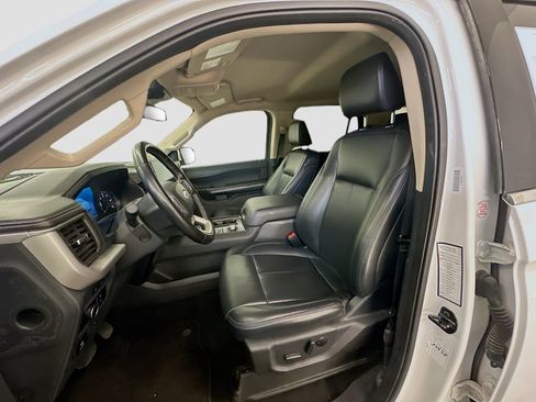 Used 2024 Ford Expedition XLT image 13