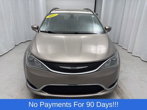 Used 2017 Chrysler Pacifica Touring-L image 6