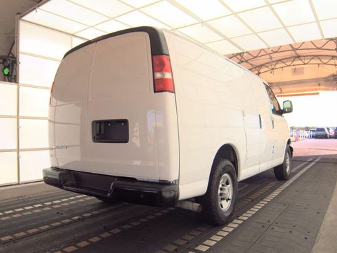 Used 2021 Chevrolet Express 2500 RWD image 4