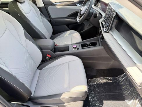 New 2026 Volkswagen Tiguan SE AWD/4WD image 30
