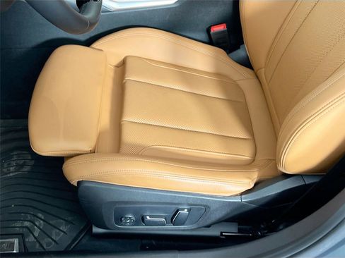 Used 2025 BMW 330i xDrive Sedan w/ Premium Package image 19