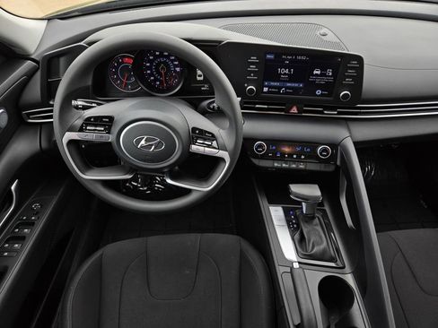 Used 2023 Hyundai Elantra SEL FWD image 22
