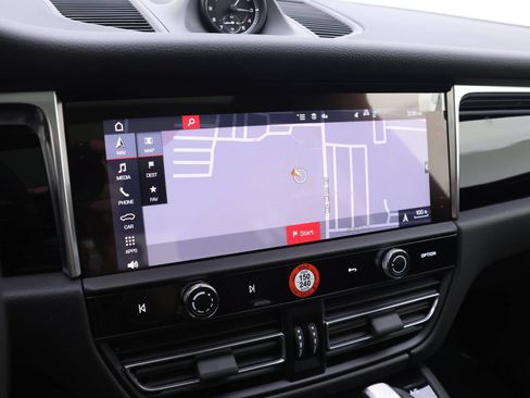 Used 2025 Porsche Macan AWD/4WD image 12