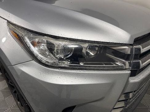 Used 2017 Toyota Highlander Limited AWD/4WD image 12