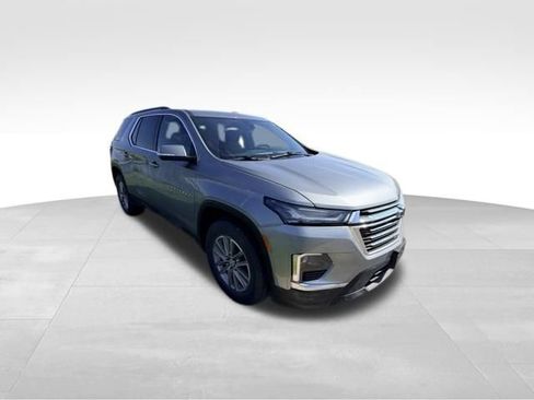 Used 2023 Chevrolet Traverse LT w/ Rear Camera Mirror Package AWD/4WD image 4