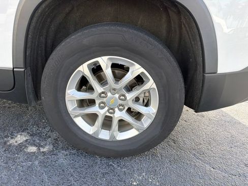 Used 2022 Chevrolet Traverse LS FWD image 16