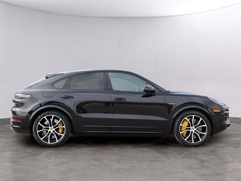 Certified 2023 Porsche Cayenne Turbo S image 9