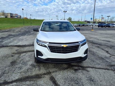Used 2024 Chevrolet Equinox LS w/ LS Convenience Package FWD image 3