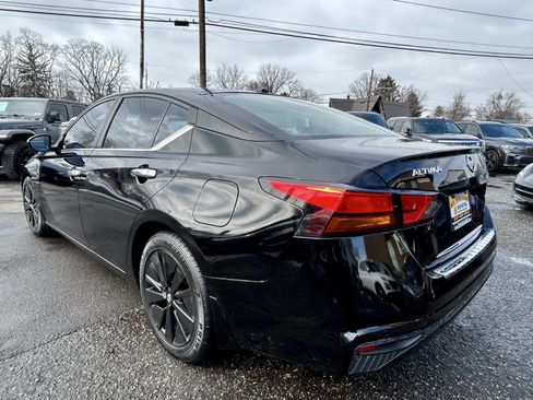 Used 2021 Nissan Altima 2.5 SV image 4
