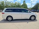 Used 2017 Toyota Sienna XLE image 4
