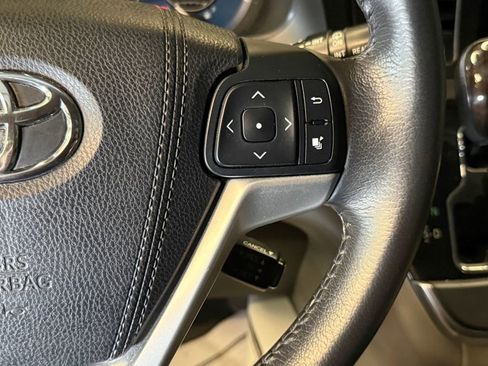 Used 2017 Toyota Sienna XLE Premium AWD/4WD image 12