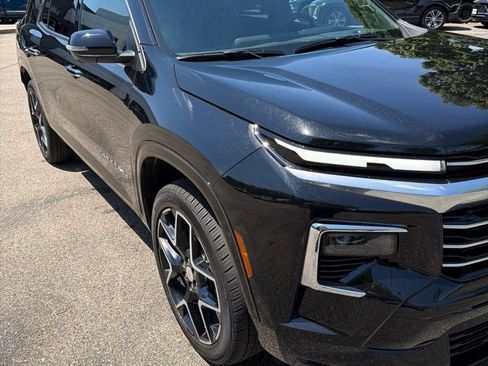 Used 2026 Chevrolet Traverse High Country w/ LPO, Floor Liner Package AWD/4WD image 5