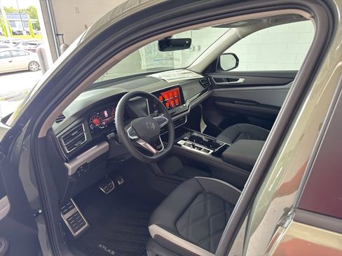 New 2026 Volkswagen Atlas Peak Edition AWD/4WD image 17