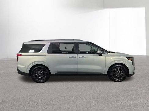 Used 2025 Kia Carnival EX FWD image 42