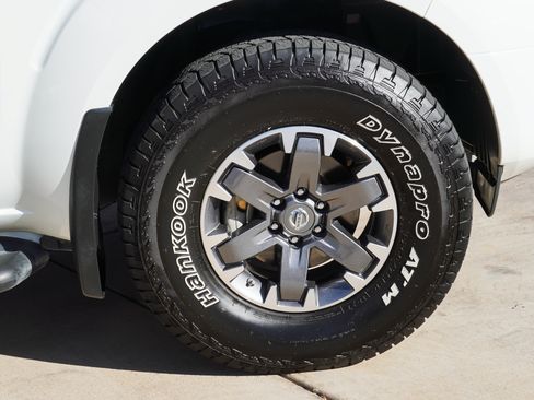 Used 2017 Nissan Frontier PRO-4X AWD/4WD image 10