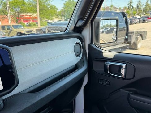 Used 2025 Jeep Gladiator Sport AWD/4WD image 24