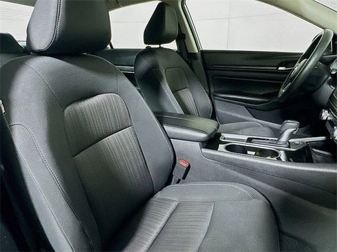 Used 2024 Nissan Altima 2.5 SV image 25