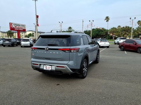 Used 2024 Nissan Pathfinder Platinum w/ Cargo Package FWD image 5
