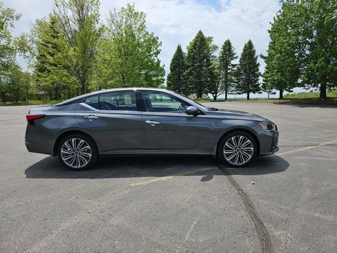 Used 2025 Nissan Altima 2.5 SL AWD/4WD image 7