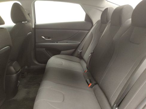 Used 2025 Hyundai Elantra SE FWD image 18