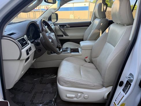 Used 2019 Lexus GX 460 Premium w/ Premium Package image 14