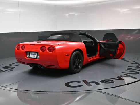 Used 2004 Chevrolet Corvette Convertible w/ Preferred Equipment Group RWD image 25
