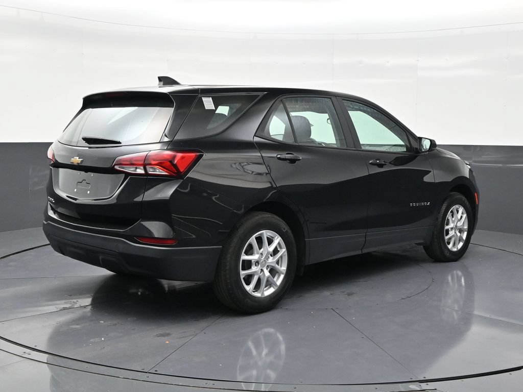 Used 2024 Chevrolet Equinox LS w/ Driver Confidence II Package FWD image 5