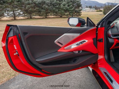 Used 2021 Chevrolet Corvette Stingray Premium Conv w/ Z51 Performance Package image 25