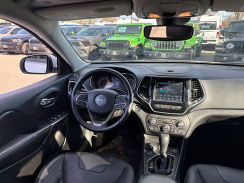 Used 2021 Jeep Cherokee Limited image 35
