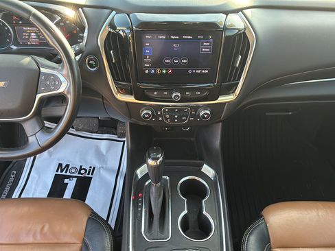 Used 2020 Chevrolet Traverse LT FWD image 32