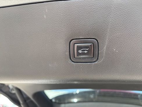 Used 2020 Chevrolet Traverse LT AWD/4WD image 17