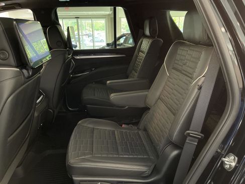 Certified 2026 Cadillac Escalade Platinum Sport w/ LPO, ONYX Package AWD/4WD image 22