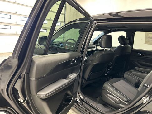 New 2026 Jeep Grand Cherokee L Laredo image 32