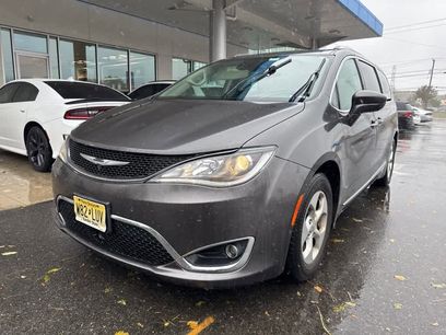 Used 2017 Chrysler Pacifica Touring-L Plus w/ Advanced Safetytec Group
