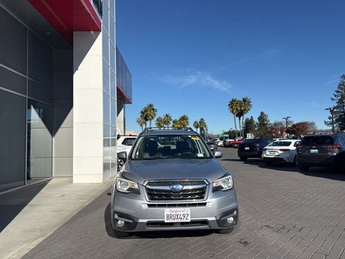Used 2017 Subaru Forester 2.5i Touring image 2
