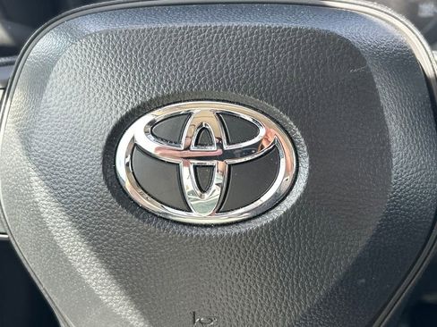 Used 2025 Toyota Corolla LE image 32