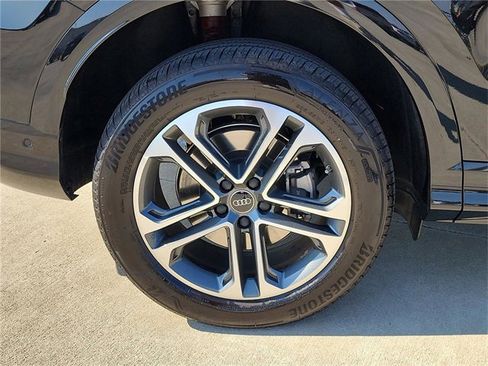 Certified 2025 Audi Q5 Premium w/ Convenience Package image 9