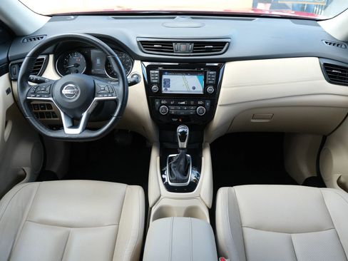 Used 2017 Nissan Rogue SL w/ SL Premium Package image 21