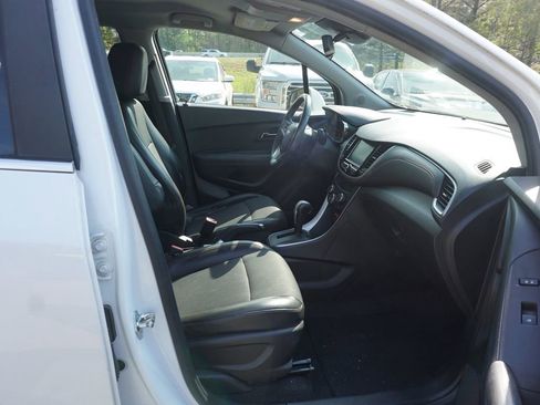 Used 2017 Chevrolet Trax LT w/ LT Convenience Package image 13