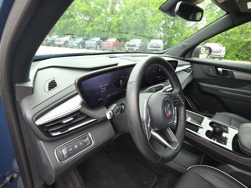 Used 2025 Buick Enclave Preferred FWD image 14