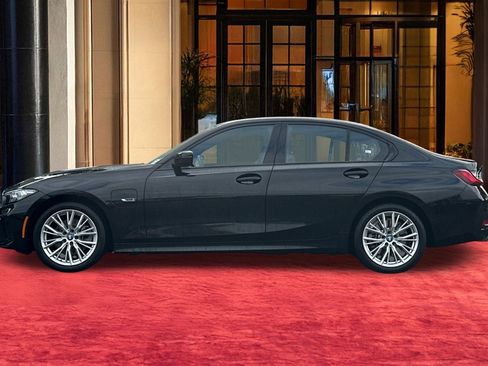 Used 2023 BMW 330e w/ Convenience Package image 3
