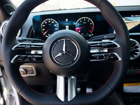 Used 2024 Mercedes-Benz C 300 4MATIC Sedan image 39